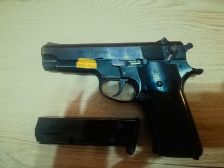 Vendo esta icónica arma: pistola semiautomática S&W 59, la primera de las Wonder Nine. Fue el primer 30