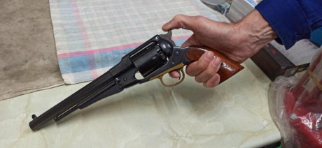 Se vende revólver de avancarga Remington New Model Army cal. 44. marca ASM. Prácticamente nuevo, guiado 01