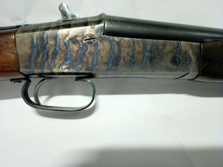 HOLA COMPAÑEROS.
Hace tiempo cayó en mis manos una escopeta monotiro antigua con unos dibujos muy curiosos, 00