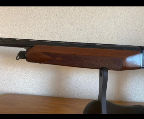 Escopeta semiautomática Breda con las siguientes características:


- Modelo Aries 2.

 - Calibre 12/70

- 12