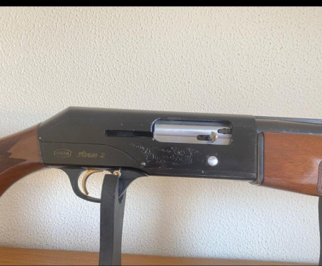 Escopeta semiautomática Breda con las siguientes características:


- Modelo Aries 2.

 - Calibre 12/70

- 10