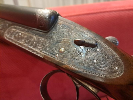 Se vende escopeta  gama alta,, 1900€
Estado de maderas y metales impoluta,,apertura automatica,, choques 01