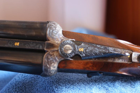 Se vende..  1500€
Monogatillo original, estado impoluto ,,maderas y acero. cañon 68cm, choques 3y2
Gente 01