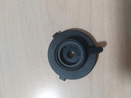 Vaciando el fondo de cajón me ha aparecido este diopter de 37mm para la gafa de tiro KNOBLOCH, nunca usado.
Se 00