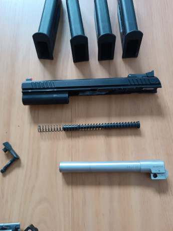 Buenas, vendo Tanfoglio Limited, dos carros, 9mm con 2 cargadores originales mas tapas +2, carro del .22lr 01