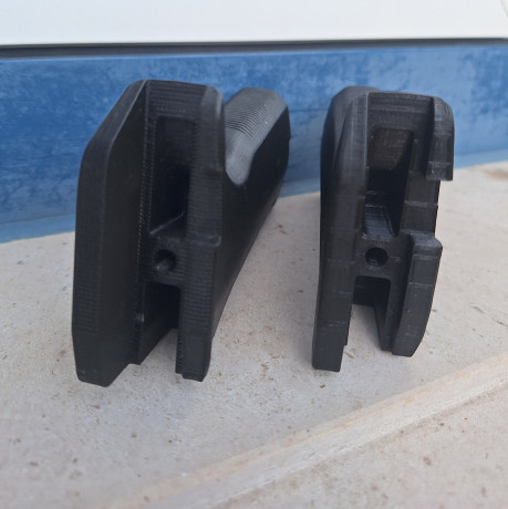 Accesorios sobrantes que tengo da la LESHIY CLASSIC:

Baffles original - 10€ + portes
Empuñaduras impreso 10