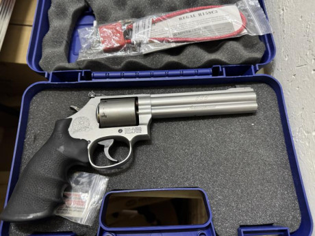 Buenas tardes, vendo mi revólver Smith Wesson 6” ,.357,.38sp,750 euros.un saludo. 01