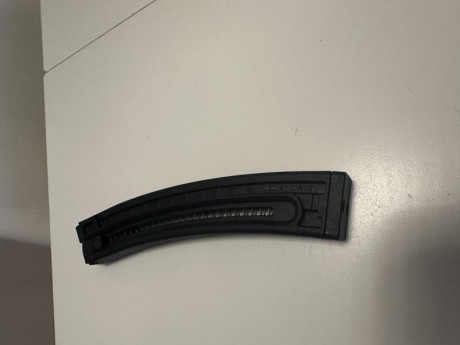 Tengo una carabina calibre 22 nueva comprada este año sin usar, con cargador de 25 balas.
Viene con punto 12