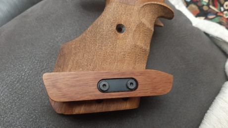 Buenas tardes, un amigo que deja el tiro vende esta pistola, sobre la que está todo escrito, poquísimos 42