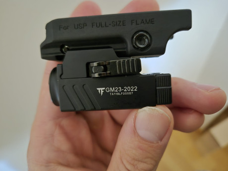 Vendo linterna para pistola de 800 lúmenes, marca Tustfire modelo GM23, carga por USB, incluye adaptador 00