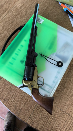 Revolver Colt navy calibre 44  marca Pietta largo de  cañon  12 pulgadas , largo total 30 cm, en excelente 01