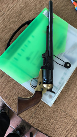 Revolver Colt navy calibre 44  marca Pietta largo de  cañon  12 pulgadas , largo total 30 cm, en excelente 00