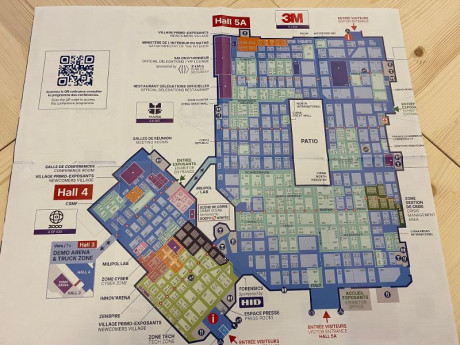 Hola, aqui en Paris se celebro el "Milipol" , salon especializado sobre armamento y proteccion.
Yo 00