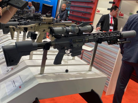 Hola, aqui en Paris se celebro el "Milipol" , salon especializado sobre armamento y proteccion.
Yo 31