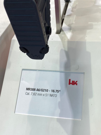 Hola, aqui en Paris se celebro el "Milipol" , salon especializado sobre armamento y proteccion.
Yo 30