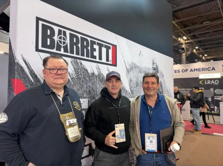 Hola, aqui en Paris se celebro el "Milipol" , salon especializado sobre armamento y proteccion.
Yo 50