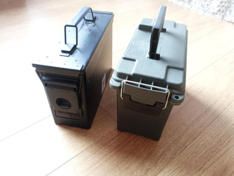 Vendo dos cajas de municion una de mteal cal30 (negra) y otra de plastico del fabricante FOSCO (verde)

35€ 01