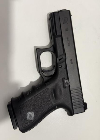 Hola 

Vendo glock 19 Gen3 com 4 cargadores 

400€

Saludos 01