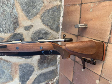 Se vende rifle sako 75 calibre 7mm RM. Incluye bases y monturas apel desmontables y visor sutter 3-12 00