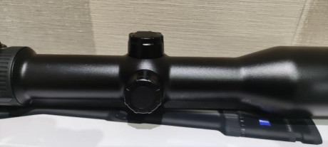 Visor zeiss v8 ,tubo de 36,retícula iluminada y corrector de paralaje,es de carril.
Completamente nuevo,uno 02