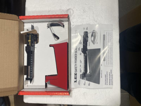 Báscula de recarga Lee, nueva, sin uso. No llego a sacarse de la caja. 44 € envío incluido 00