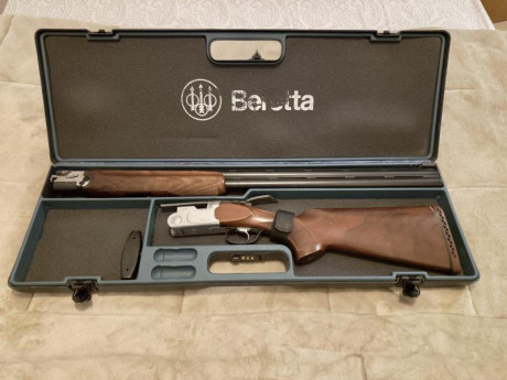 Buenas, vendo escopeta Beretta 682 trap, cañón de 76cm, 2 y 1 estrellas fijas. La escopeta se encuentra 02