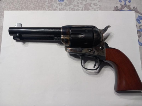 Vendo UBERTI réplica del Colt 45, 4 3/4" de cañón cal. 45 long colt.

Estado impecable, sin disparos

Documentado 00