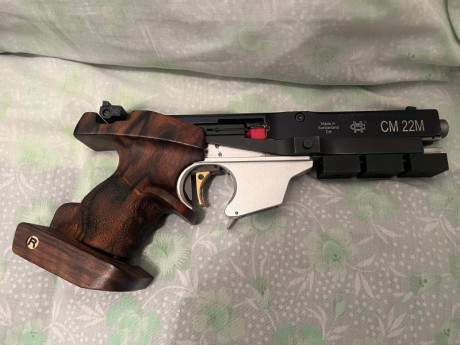 Una amiga del tiro, vende su pistola Morini CM22. La pistola se vende con estuche original, dos cargadores. 11