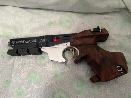 Una amiga del tiro, vende su pistola Morini CM22. La pistola se vende con estuche original, dos cargadores. 10