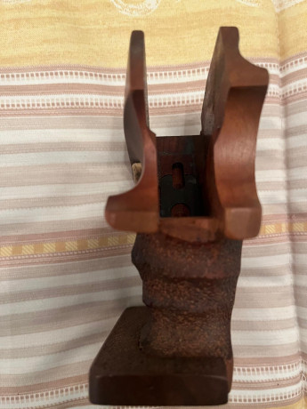 Una amiga del tiro, vende su pistola Morini CM22. La pistola se vende con estuche original, dos cargadores. 40