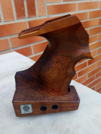 Que tal.

Cambio empuñadura para pistola de aire Steyr LP50 talla L en perfecto estado, nueva e impoluta 02