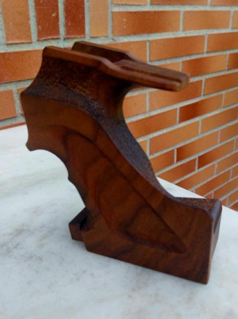 Que tal.

Cambio empuñadura para pistola de aire Steyr LP50 talla L en perfecto estado, nueva e impoluta 01