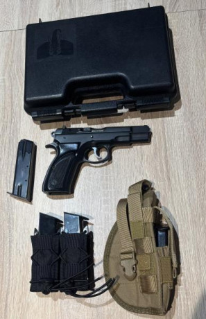 CZ75
Nunca usada en IPSC. Muy muy buena precisión. Súper cuidada.
Fundas y 4 cargadores 
Muy buena precisión
500-€ 01