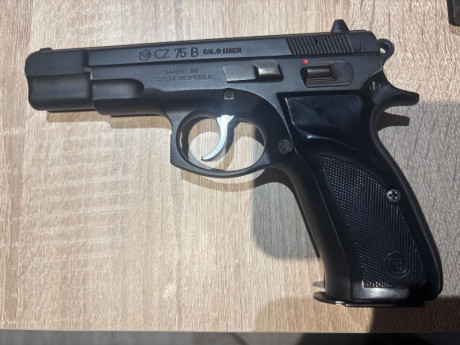 CZ75
Nunca usada en IPSC. Muy muy buena precisión. Súper cuidada.
Fundas y 4 cargadores 
Muy buena precisión
500-€ 00