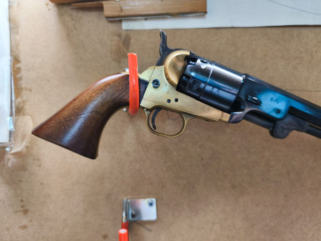 Revolver Colt navy calibre 44  marca Pietta largo de  cañon  12 pulgadas , largo total 30 cm, en excelente 10