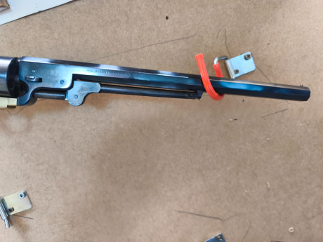 Revolver Colt navy calibre 44  marca Pietta largo de  cañon  12 pulgadas , largo total 30 cm, en excelente 20