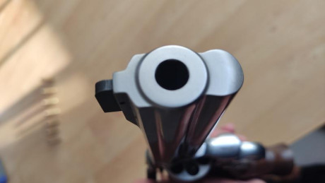 Vendo revolver Smith WESSON 686 Plus(7 disparos) 5".
Preparado para Fuego Central, disparador a 1.080 01