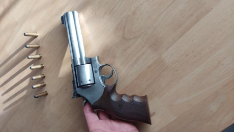 Vendo revolver Smith WESSON 686 Plus(7 disparos) 5".
Preparado para Fuego Central, disparador a 1.080 00
