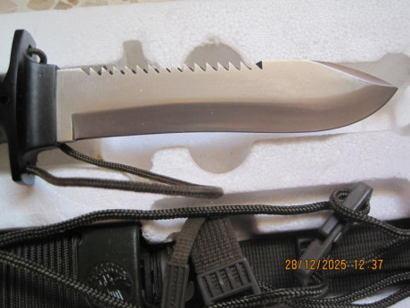 Vendo cuchillo AITOR JUNGLE KING II, nuevo en su caja de cartón, de colección.

  PRECIO: 150,00 €, con 02