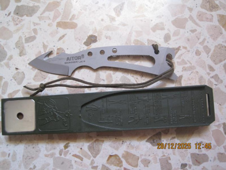 Vendo cuchillo AITOR JUNGLE KING II, nuevo en su caja de cartón, de colección.

  PRECIO: 150,00 €, con 11