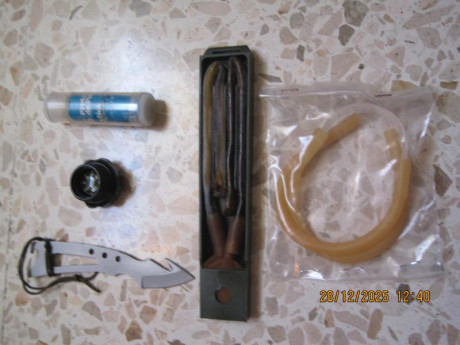 Vendo cuchillo AITOR JUNGLE KING II, nuevo en su caja de cartón, de colección.

  PRECIO: 150,00 €, con 10