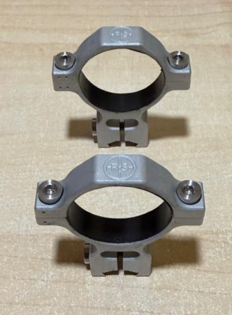 Buenas tardes
Pongo en venta estas anillas R/S
Resistentes y ligeras: 16,90g cada una (33,80g el conjunto)
Para 00