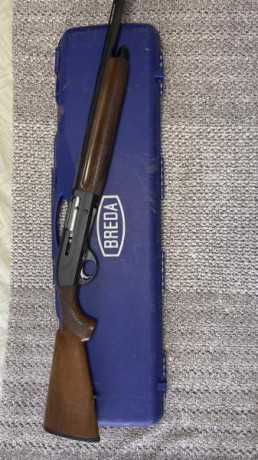 Se vende escopeta Breda Echo del 12, en buen estado, sistema inercial Benelli fiable al 100%, no falla 02
