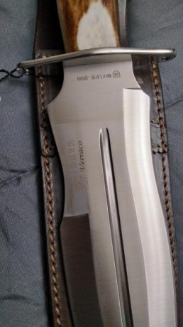Vendo cuchillo joker berraco totalmente nuevo , aún conserva la etiqueta , la funda tiene una pequeña 00