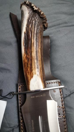 Vendo cuchillo joker berraco totalmente nuevo , aún conserva la etiqueta , la funda tiene una pequeña 11