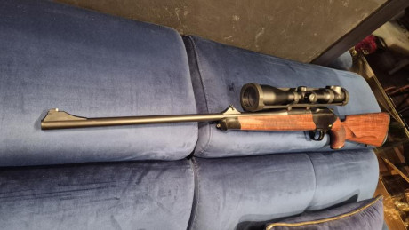 Pongo a la venta rifle Blaser R8 Black edition 300wm  cañon 65cm, pasa por nuevo,  18 cartuchos disparados, 01