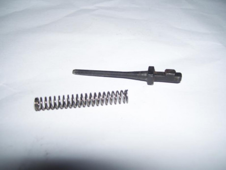 Hola 
vendo el percutor con su muelle de la pistola Walther PPK antigua ,de la segunda guerra mundial 30