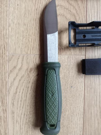 Cuchillo Morakniv kansbol, fabricado en Suecia, hoja de acero inox, mango de abs en naranja o verde, tamaño 01