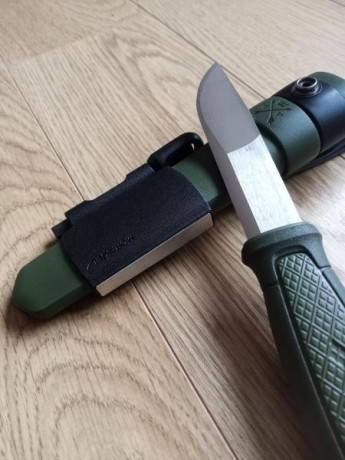 Cuchillo Morakniv kansbol, fabricado en Suecia, hoja de acero inox, mango de abs en naranja o verde, tamaño 00