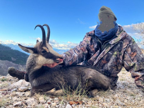 Ya sabéis que me gusta escribir las cacerías, aquí tenéis mi ultima aventura por si os apetece leerla.


 100